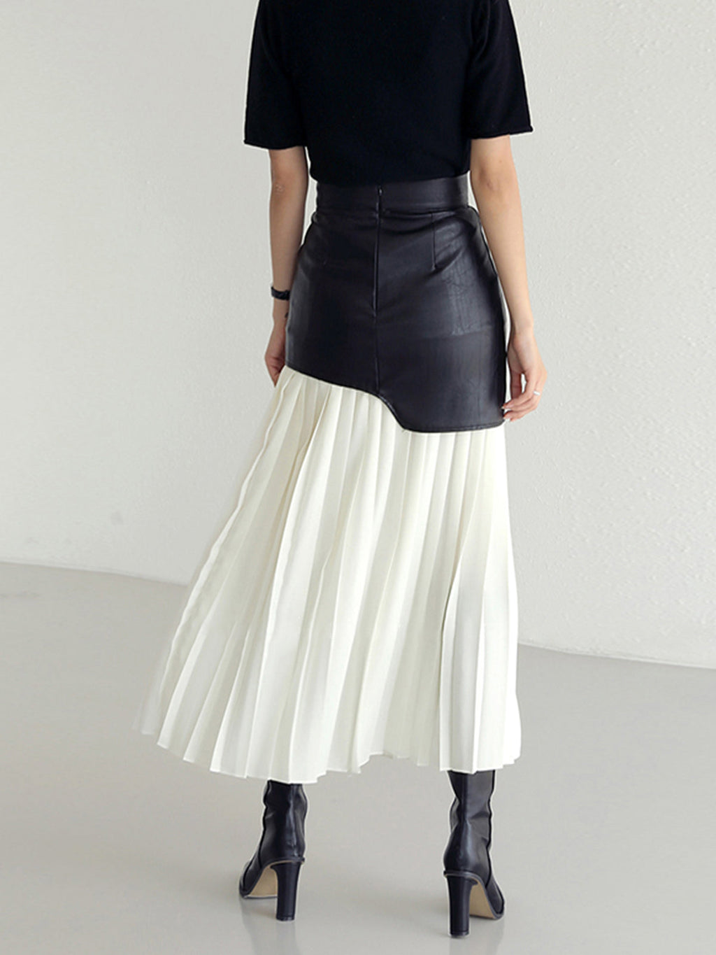 Asymmetric Pleated Maxi Skirt in Faux Leather for Stylish Everyday Wear
