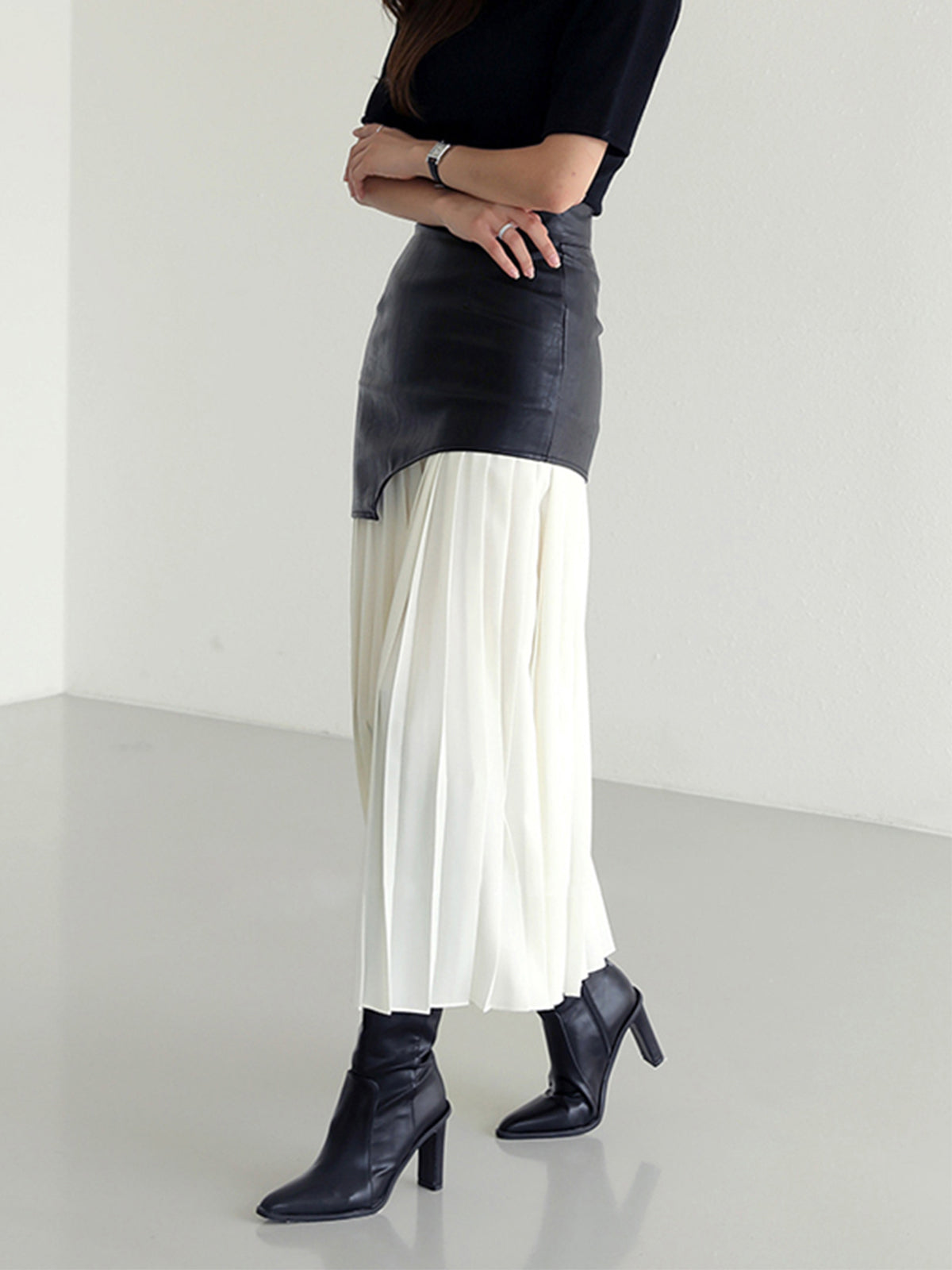 Asymmetric Pleated Maxi Skirt in Faux Leather for Stylish Everyday Wear