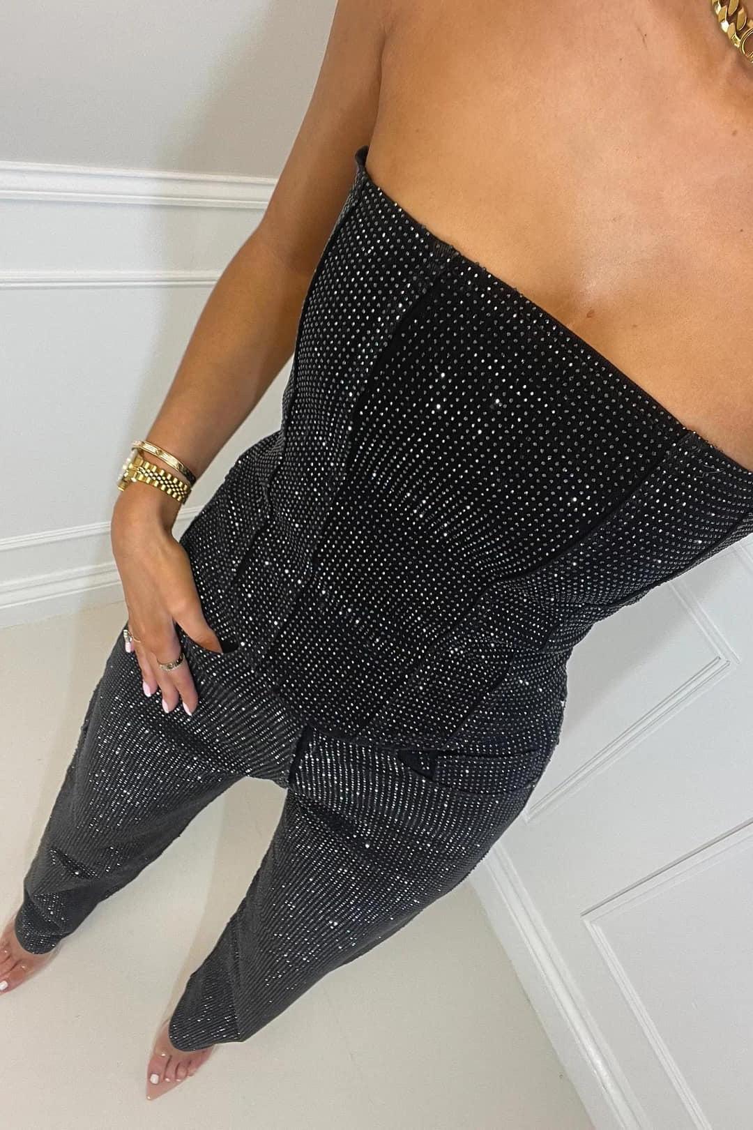 Elegant Women's Classic Jumpsuit in Soft Fabric for Casual or Formal Wear