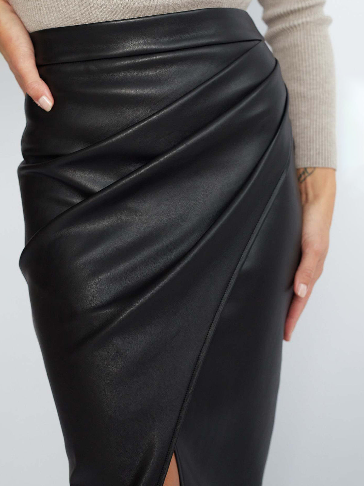 Faux Leather Pleated Split Skirt for Women - Stylish and Versatile Fashion Piece for Casual or Dressy Occasions