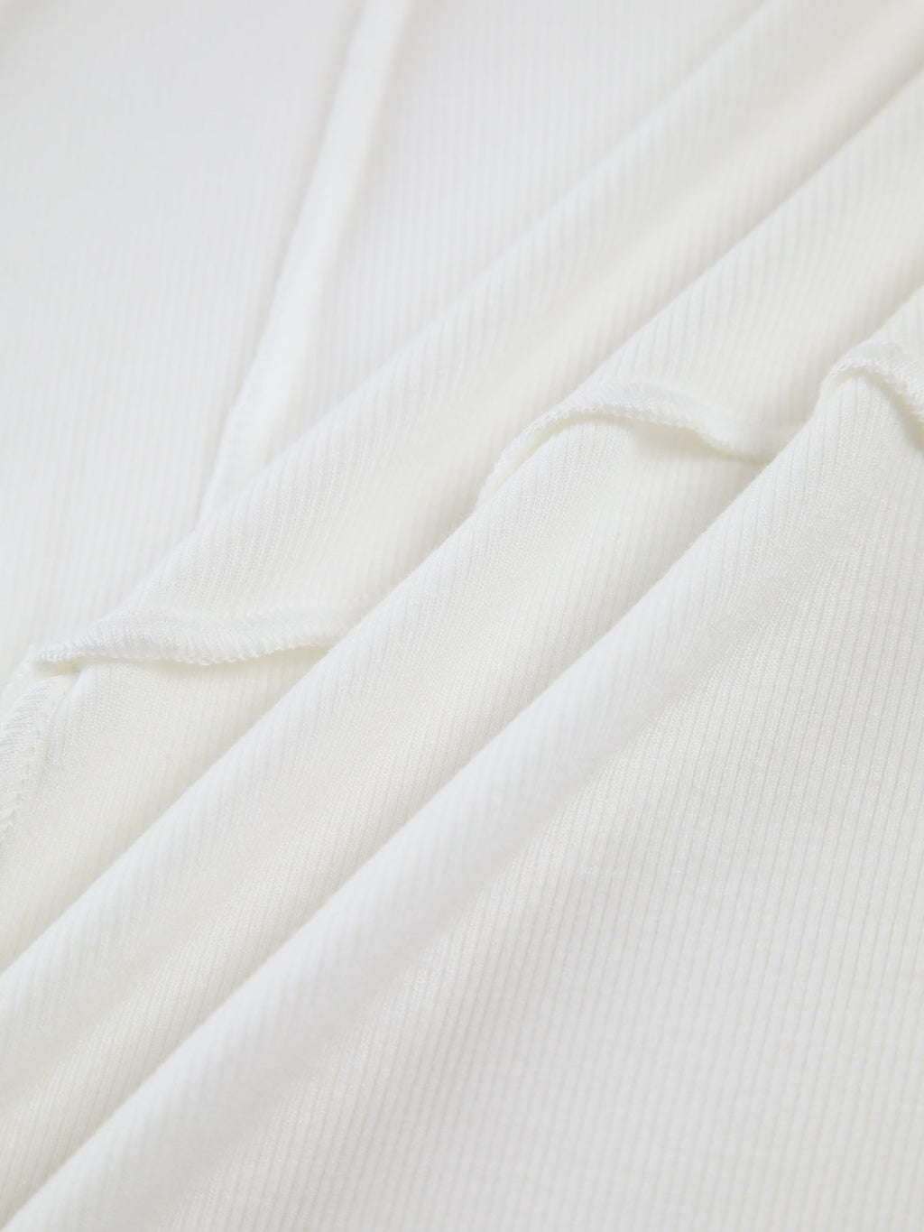 Fitted Long Sleeve Top with Raised Seam Detail for Everyday Wear - Comfortable Stretch Fabric