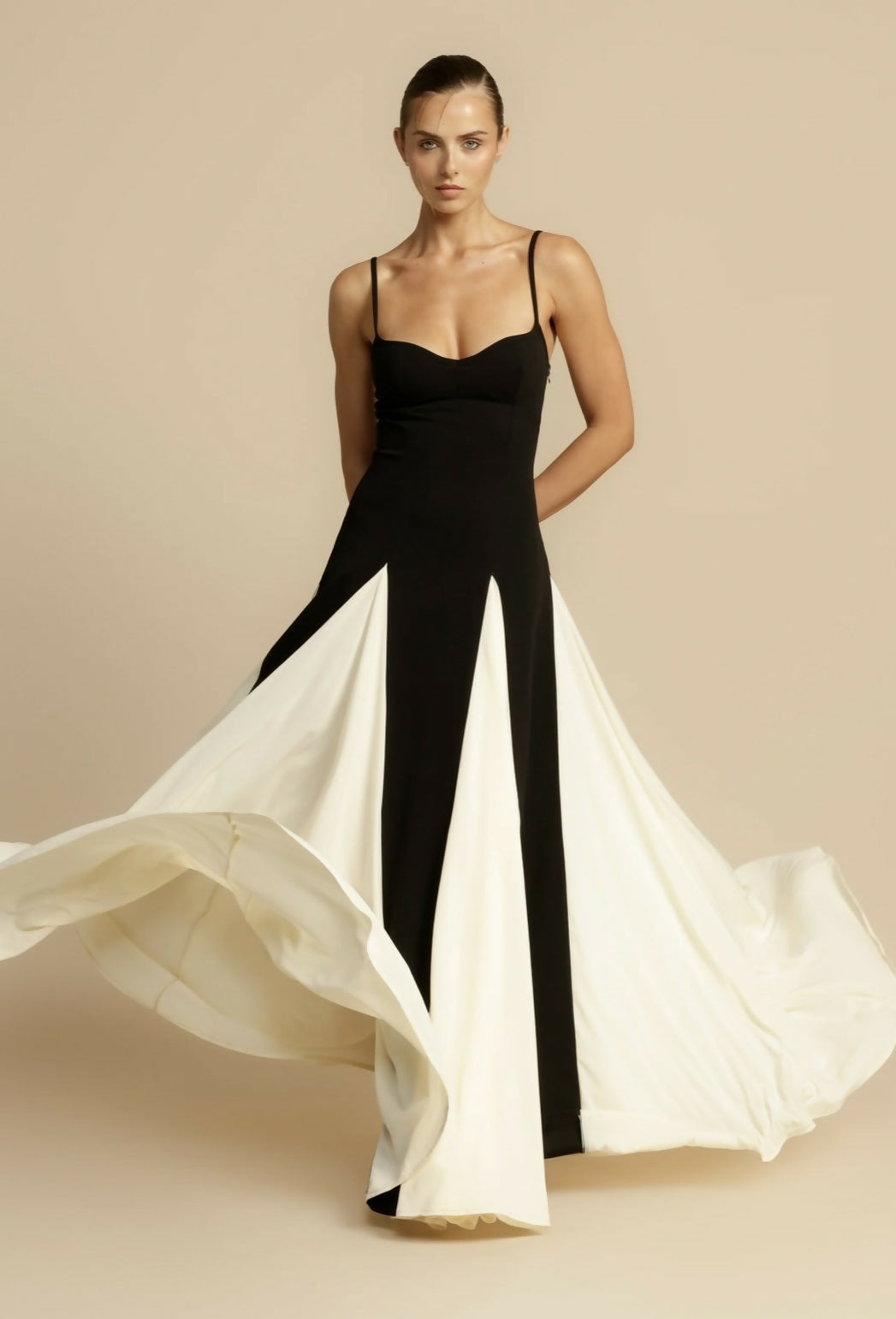 Maxi Dress for Evening Events - Elegant Grown Design in Lightweight Fabric