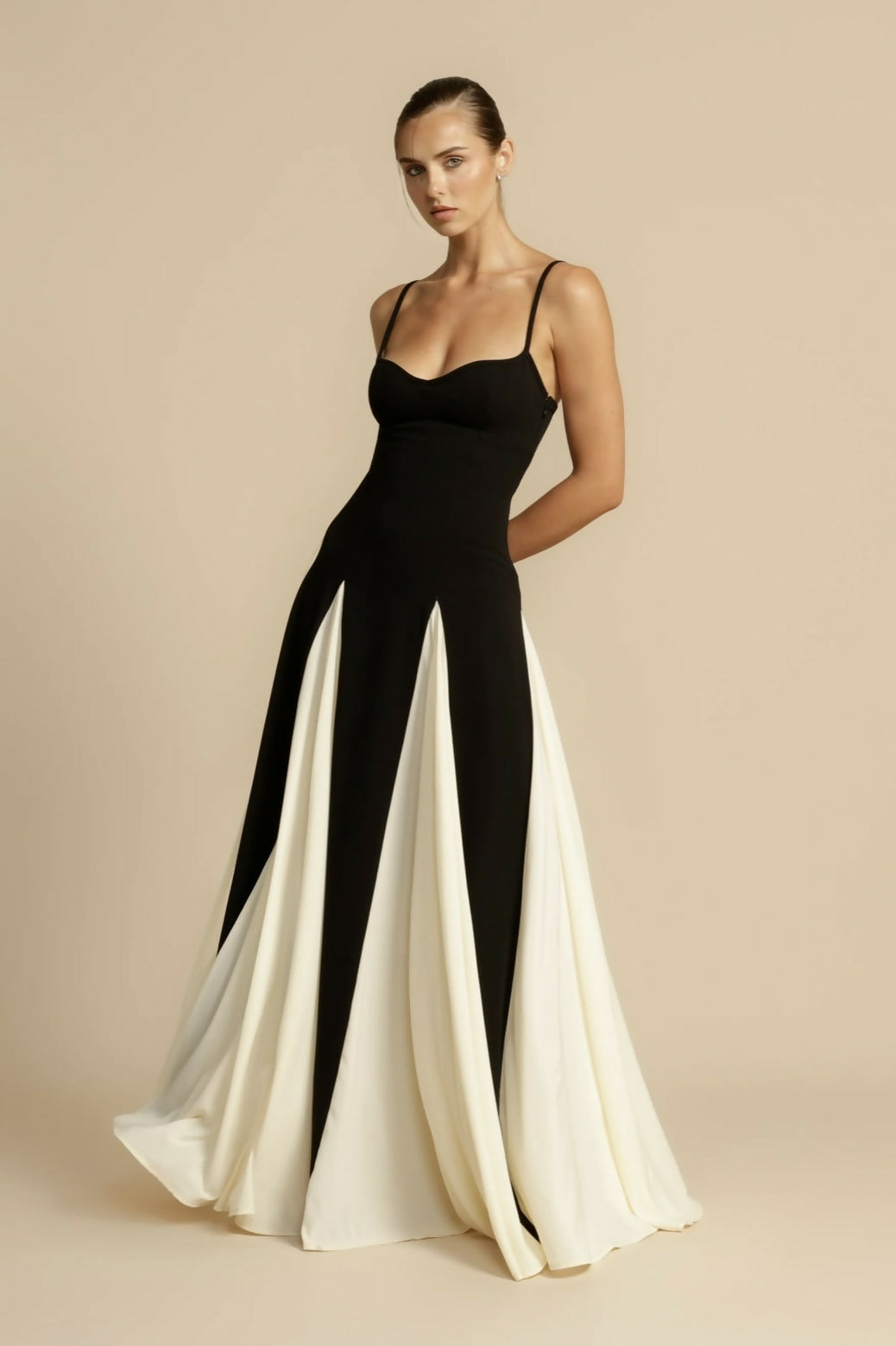 Maxi Dress for Evening Events - Elegant Grown Design in Lightweight Fabric
