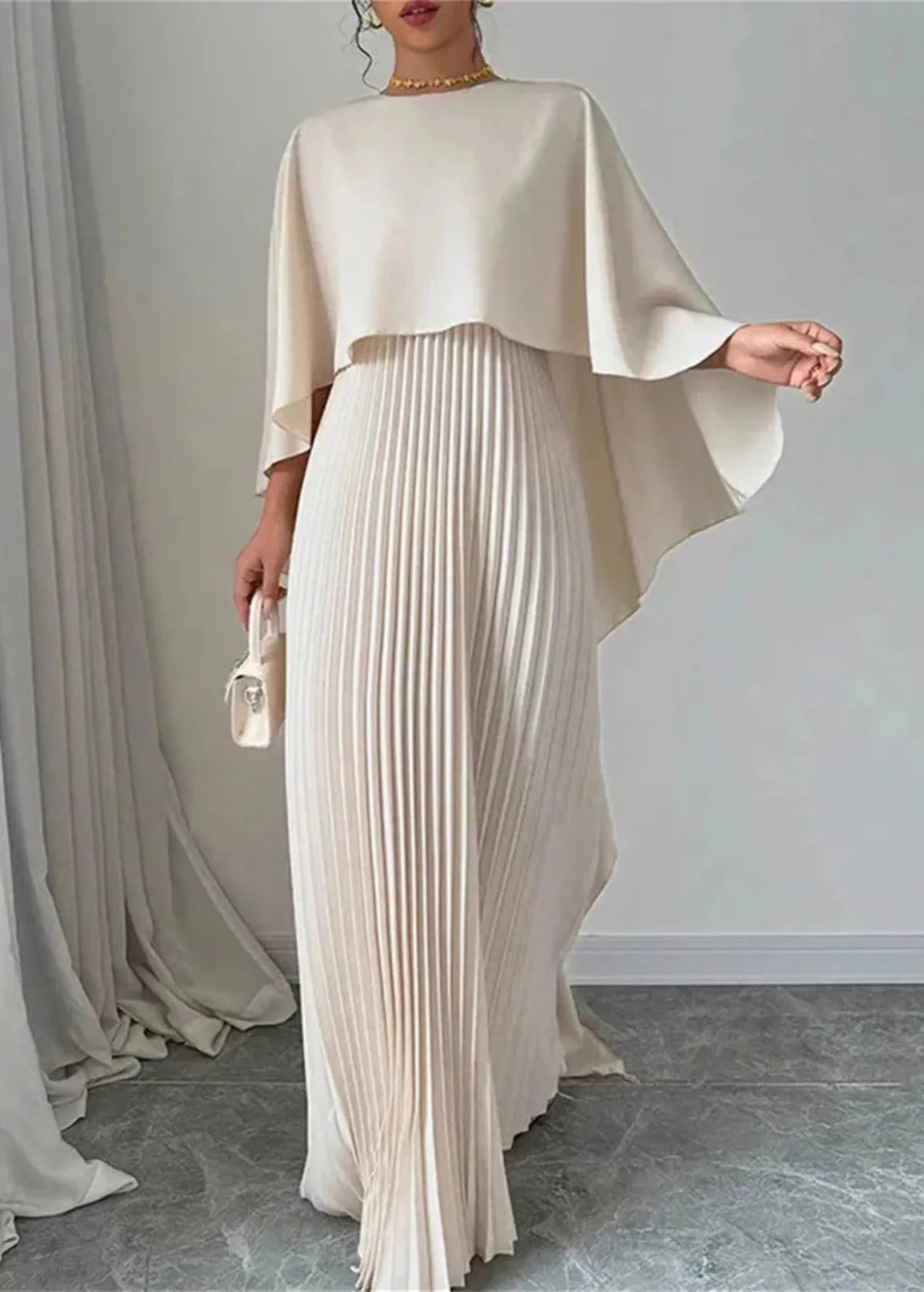 Pleated Maxi Dress with Batwing Sleeves for Wedding Guests - Elegant Evening Wear in Lightweight Fabric