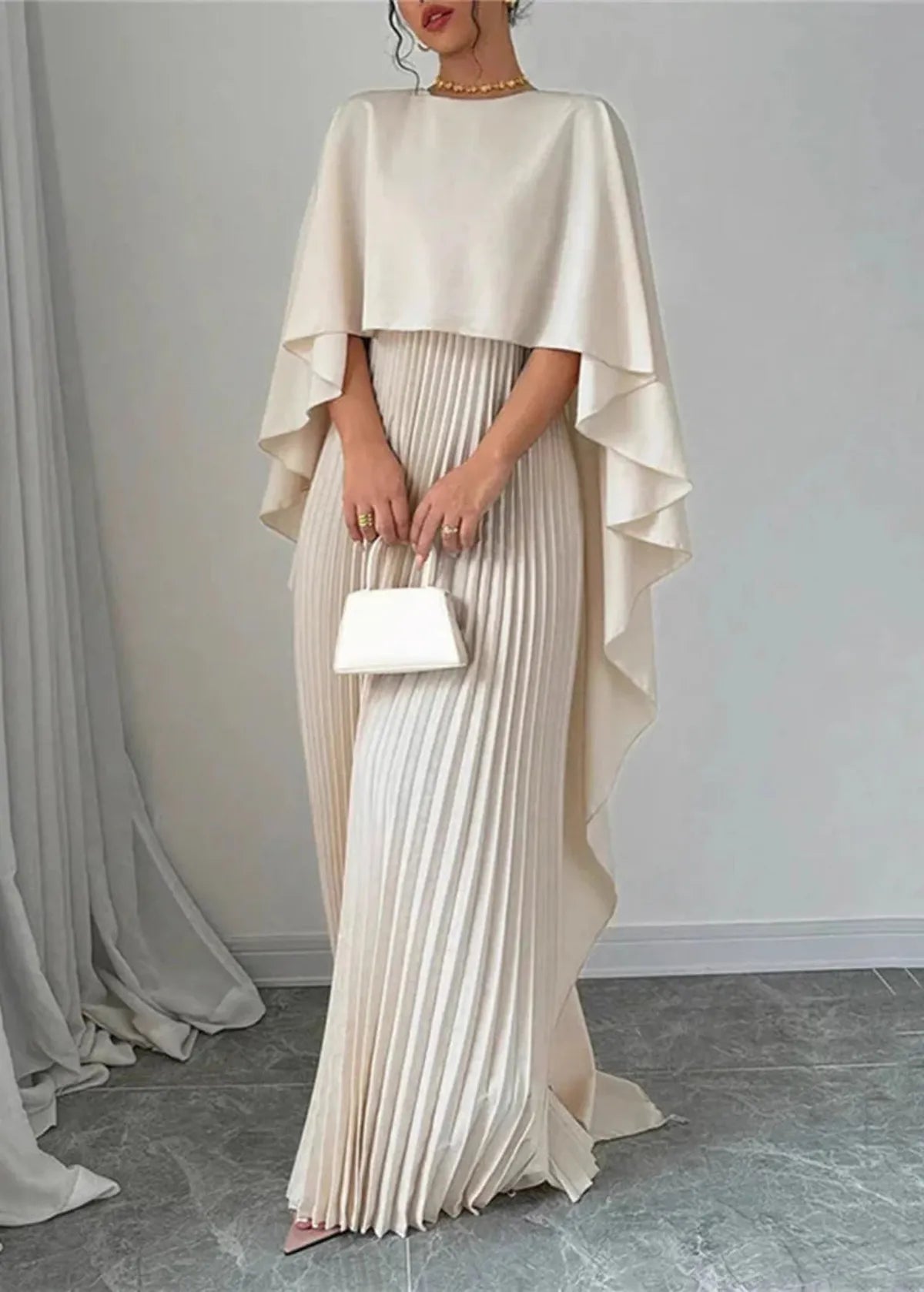 Pleated Maxi Dress with Batwing Sleeves for Wedding Guests - Elegant Evening Wear in Lightweight Fabric