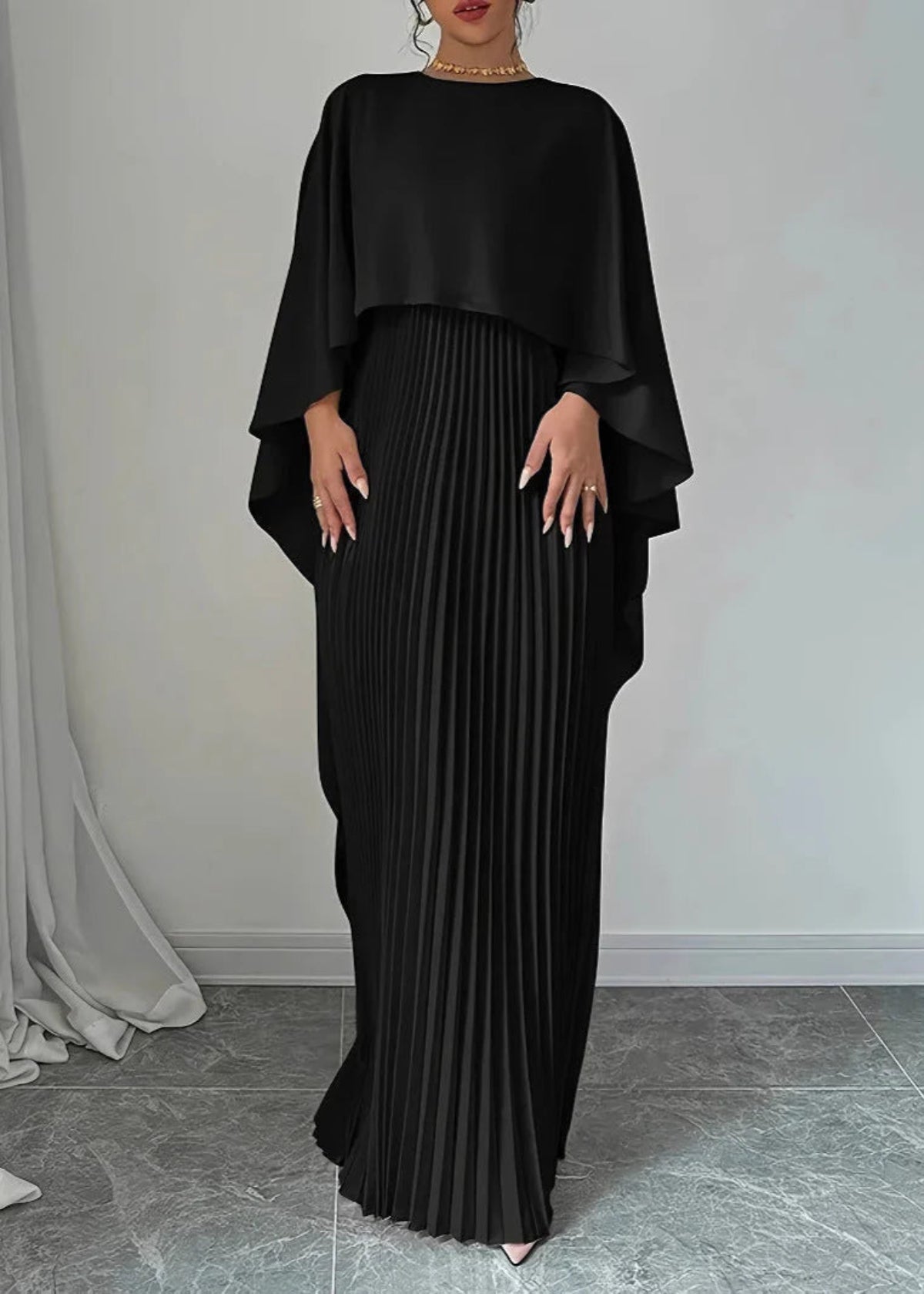 Pleated Maxi Dress with Batwing Sleeves for Wedding Guests - Elegant Evening Wear in Lightweight Fabric