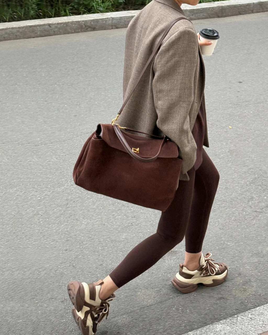 Suede Crossbody Bag - Stylish Banbury Design for Everyday Use - Versatile and Durable